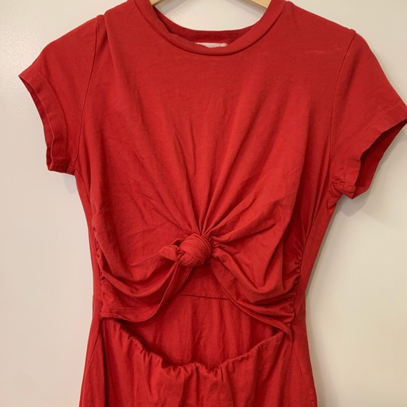 Casual Red Dress with Cutout - Picture 3 of 5
